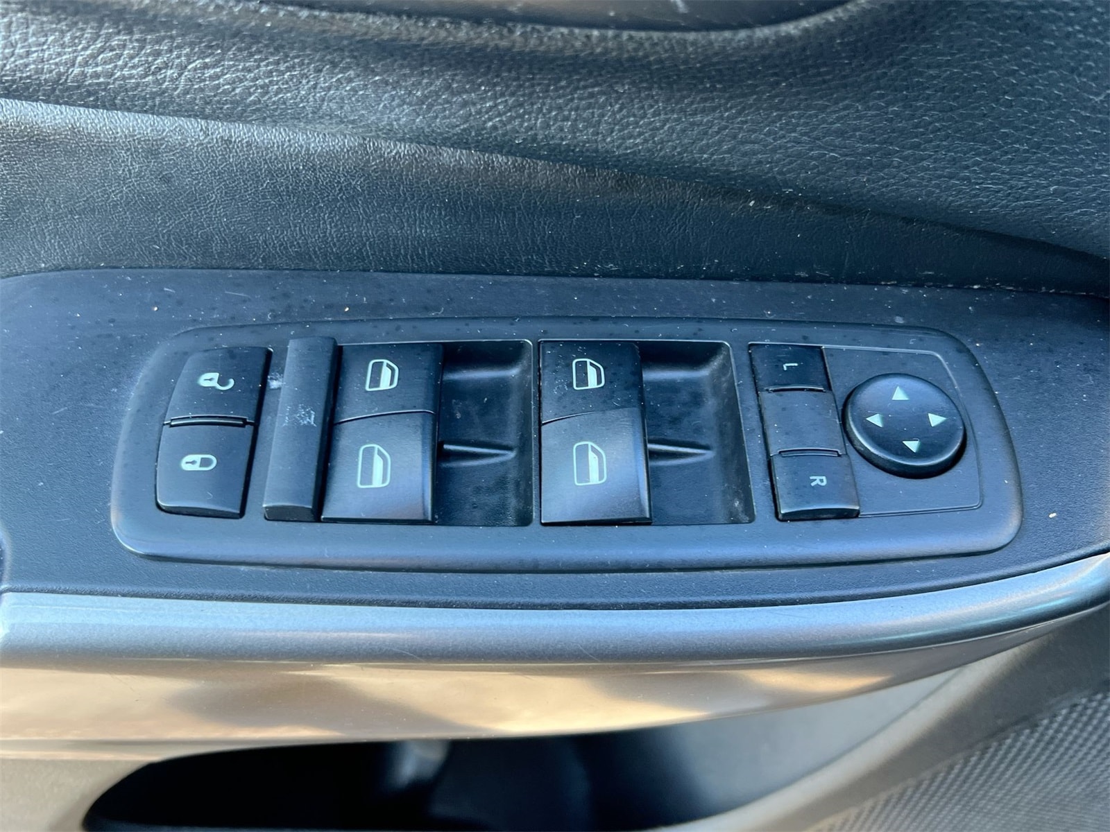 Thumbnail: 2019 Jeep Cherokee - 17