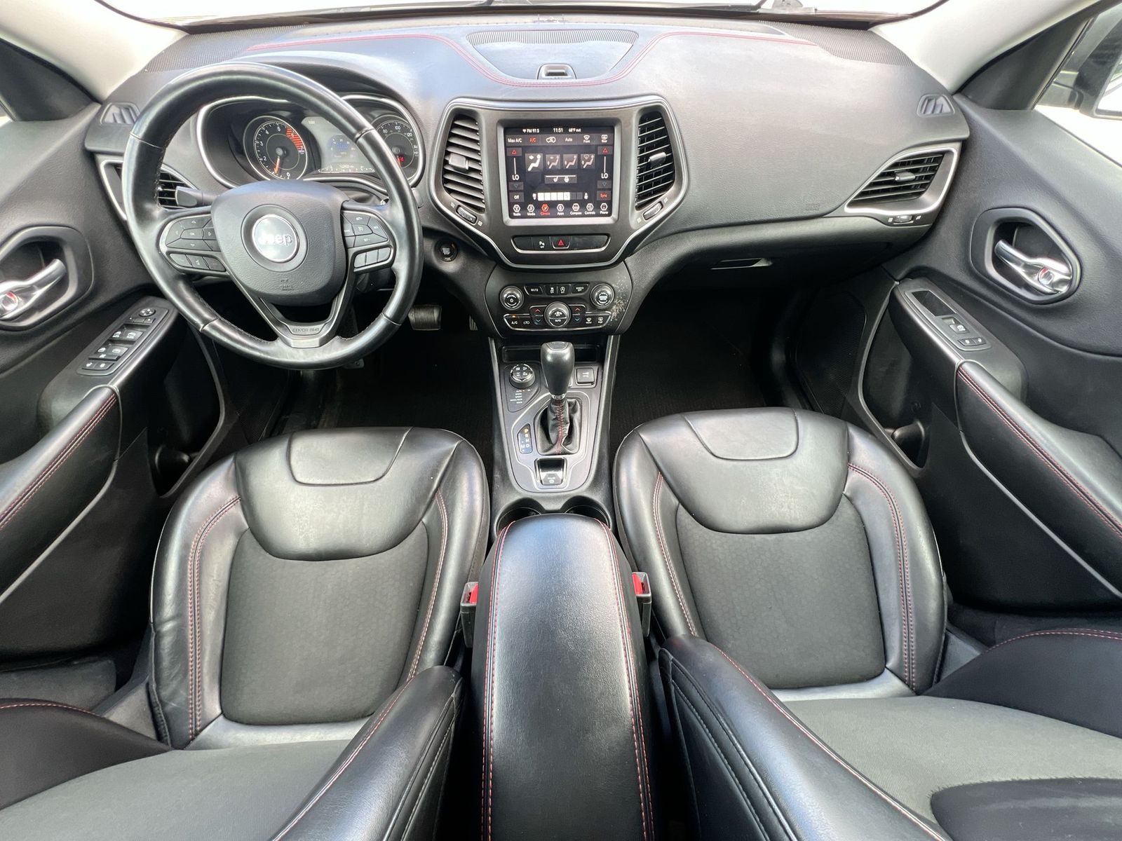 Thumbnail: 2019 Jeep Cherokee - 15