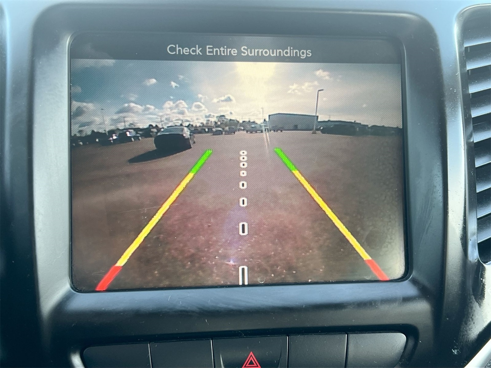 Thumbnail: 2015 Jeep Cherokee - 28