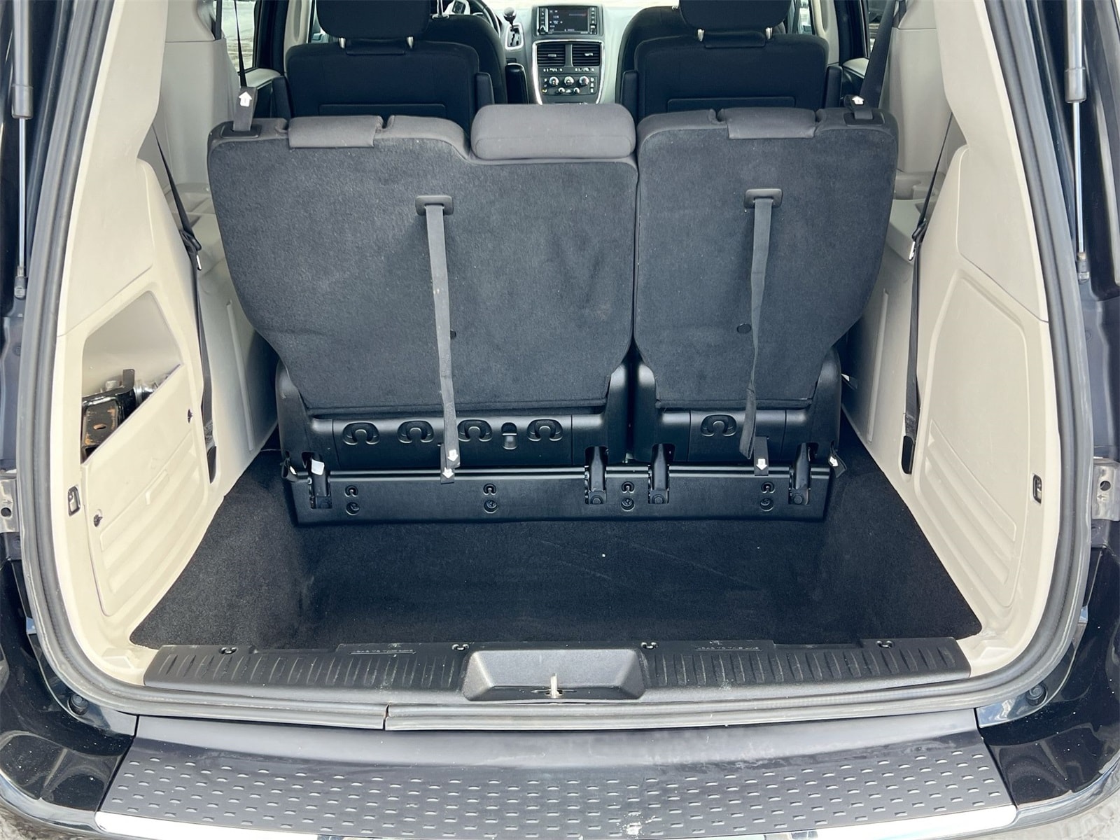 Thumbnail: 2018 Dodge Grand Caravan - 33