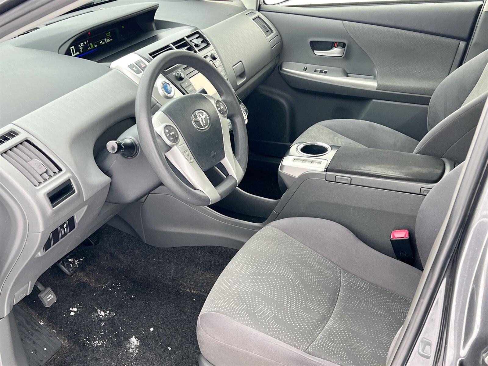 Thumbnail: 2014 Toyota Prius v - 10