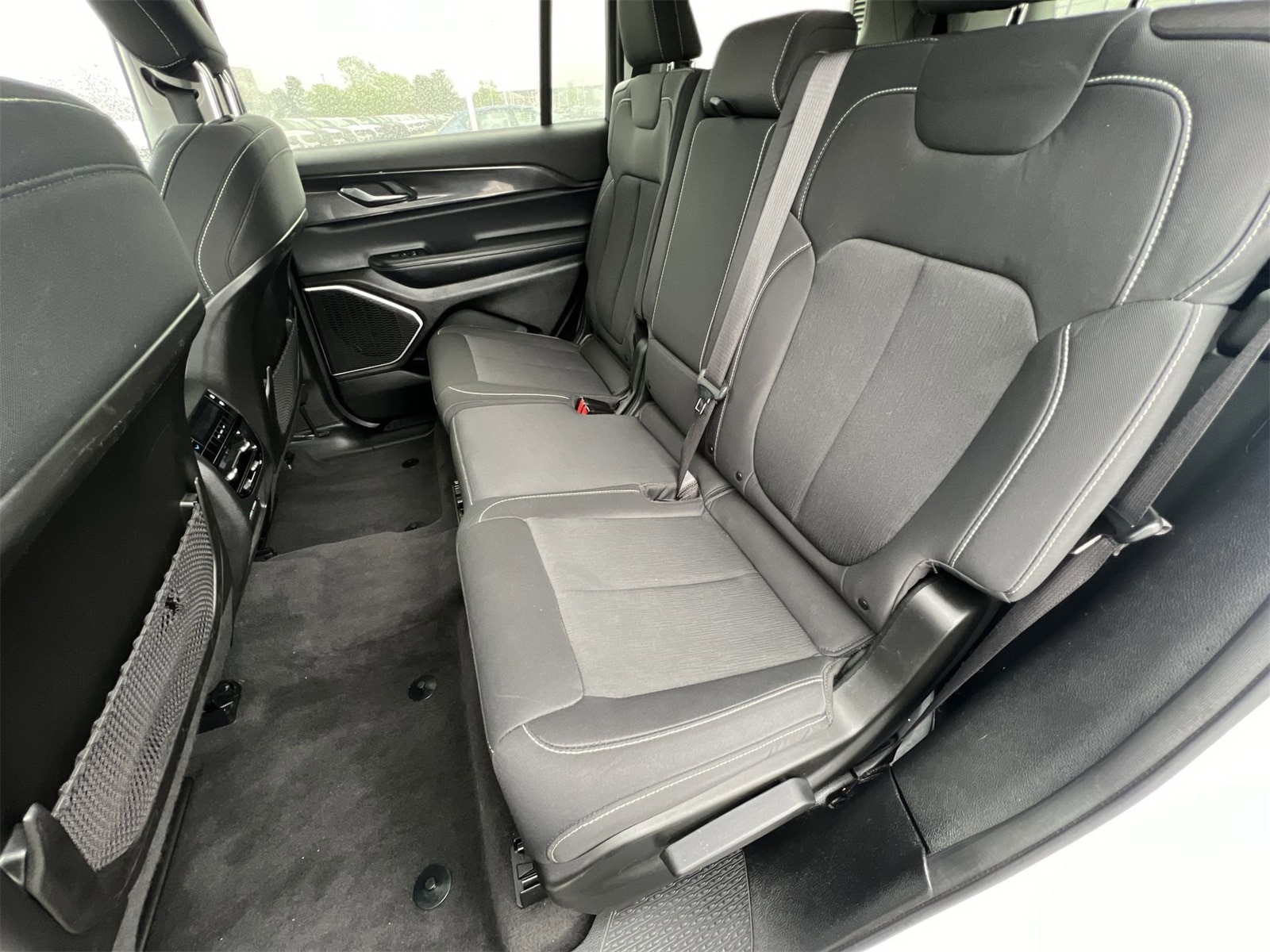 2022 Jeep Grand Cherokee L Laredo 20