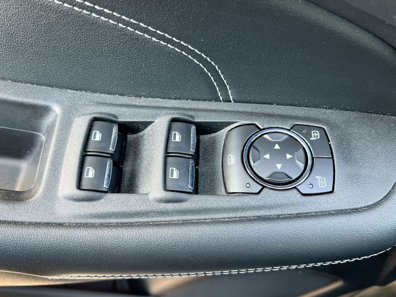 Thumbnail: 2022 Ford Edge - 17