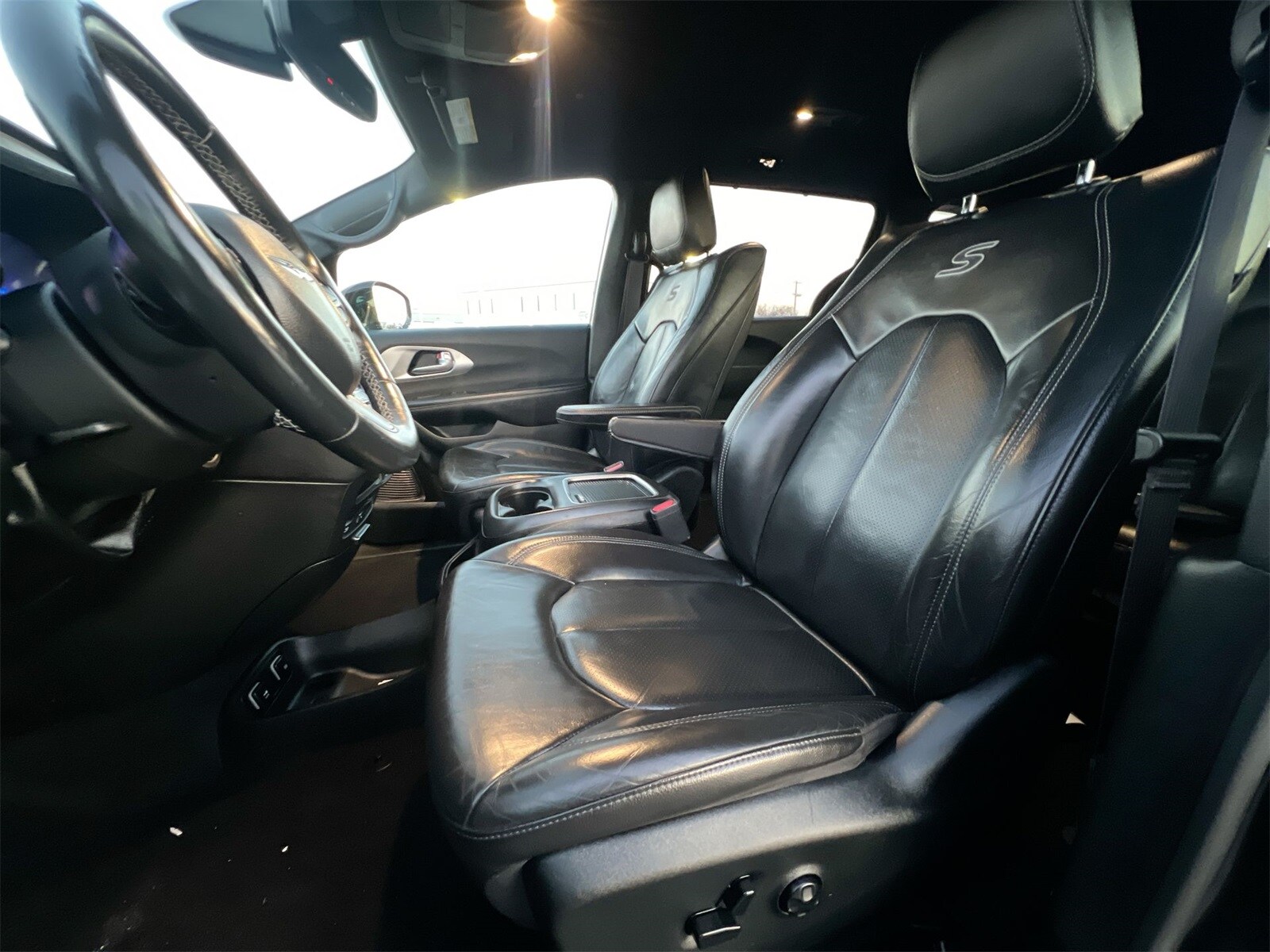 Thumbnail: 2018 Chrysler Pacifica - 16