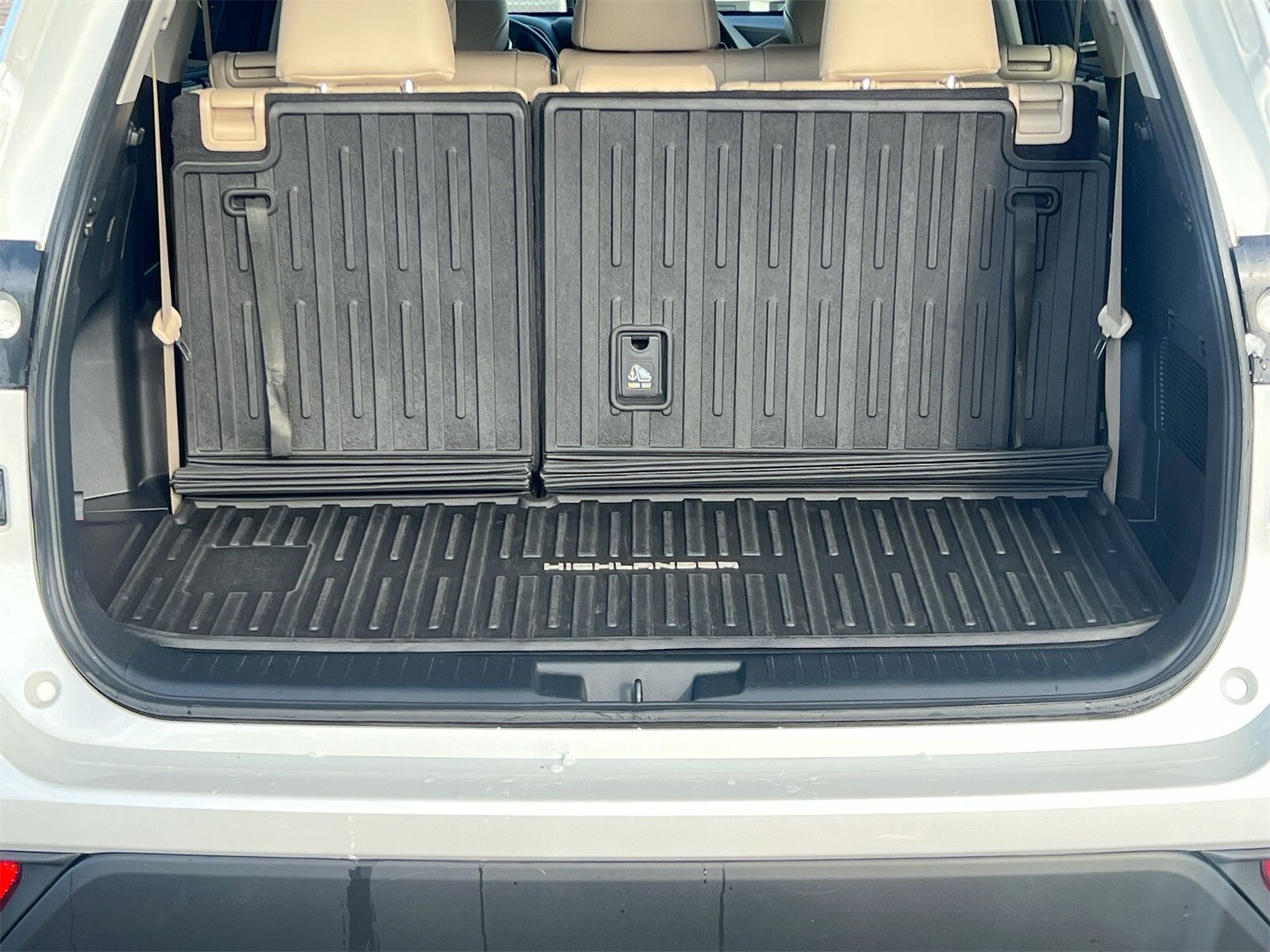 Thumbnail: 2022 Toyota Highlander - 34