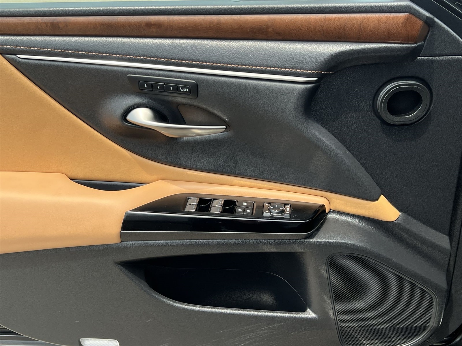 2024 Lexus ES 350 33