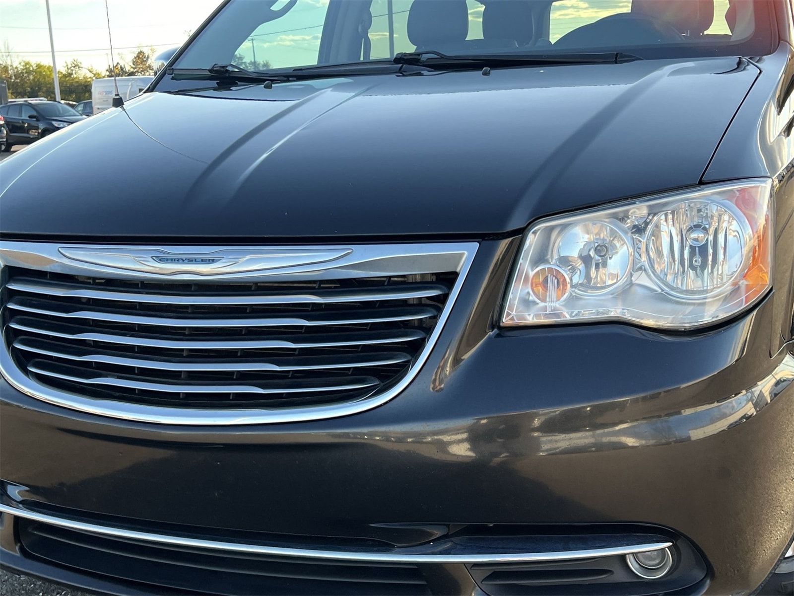 Thumbnail: 2015 Chrysler Town & Country - 11