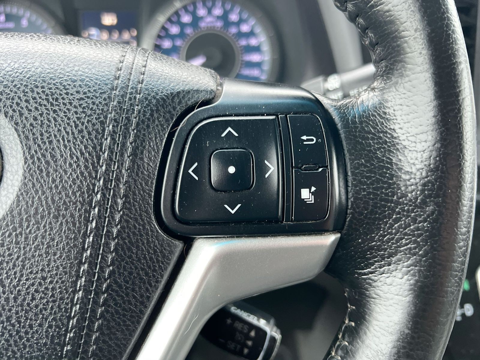 Thumbnail: 2015 Toyota Sienna - 24