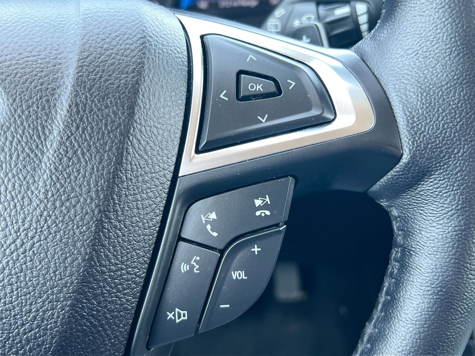 Thumbnail: 2023 Ford Edge - 24