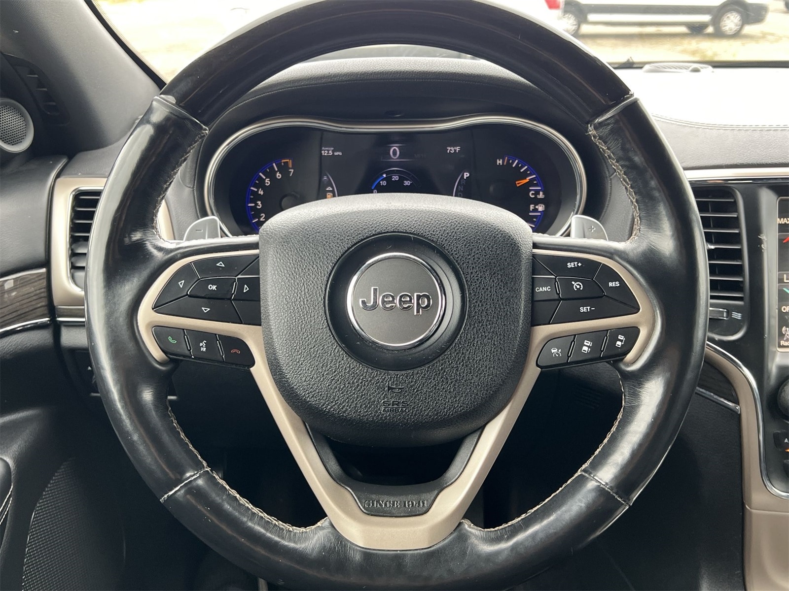 Thumbnail: 2017 Jeep Grand Cherokee - 23