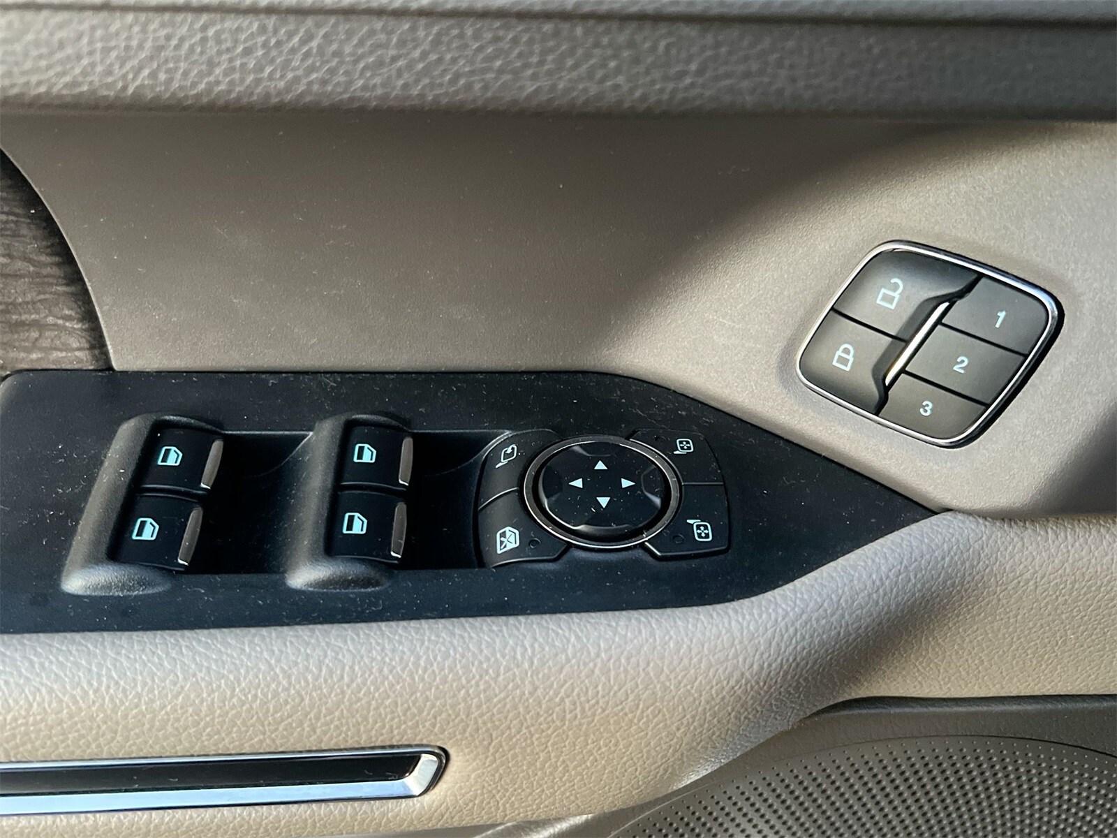 Thumbnail: 2021 Ford Expedition - 16