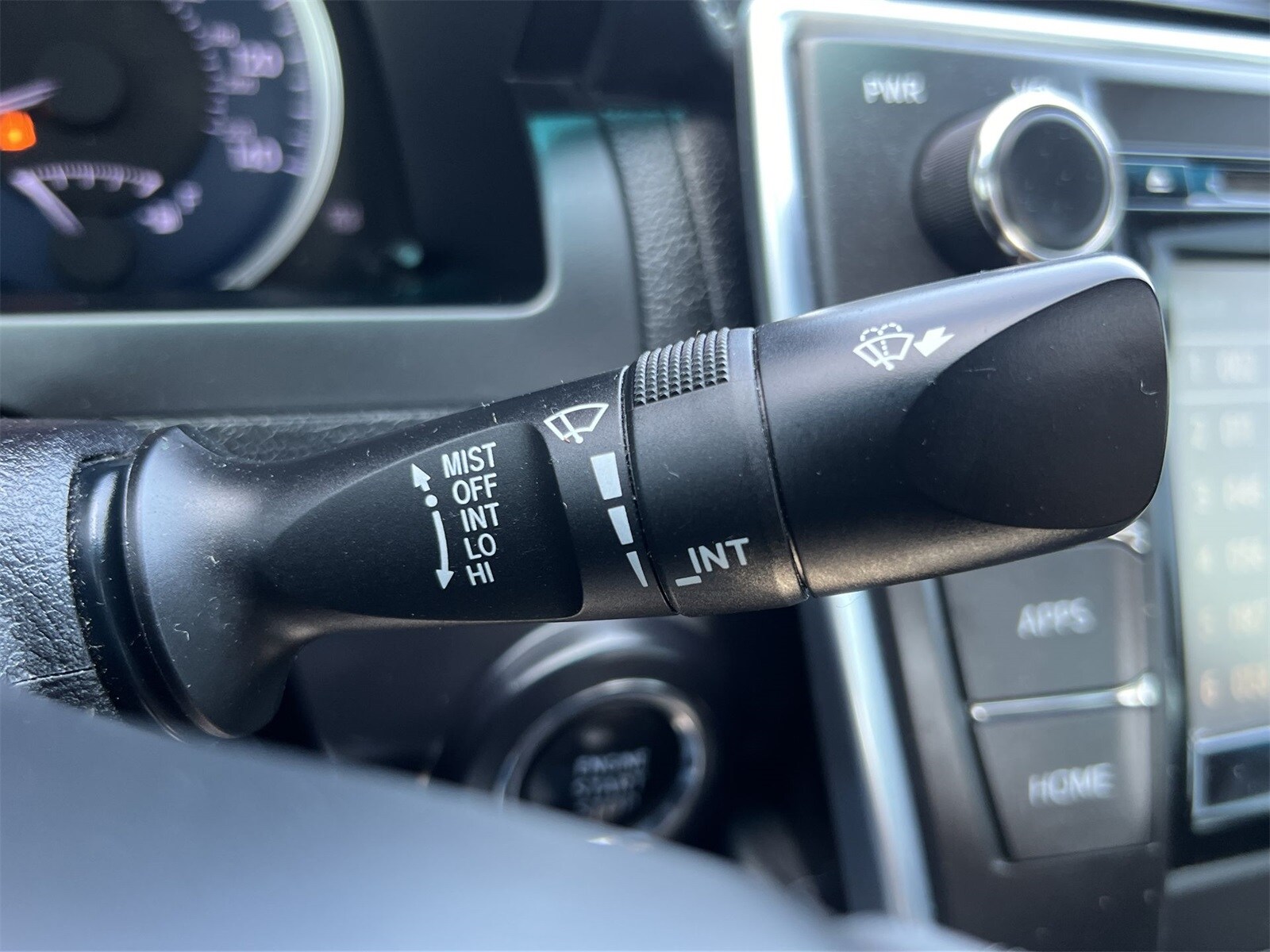 2016 Toyota Camry XLE 28