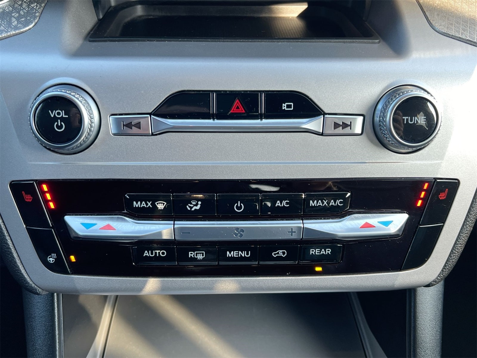 Thumbnail: 2022 Ford Explorer - 29