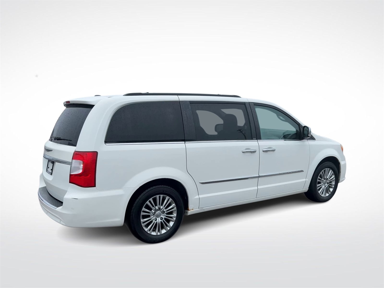 Thumbnail: 2013 Chrysler Town & Country - 9