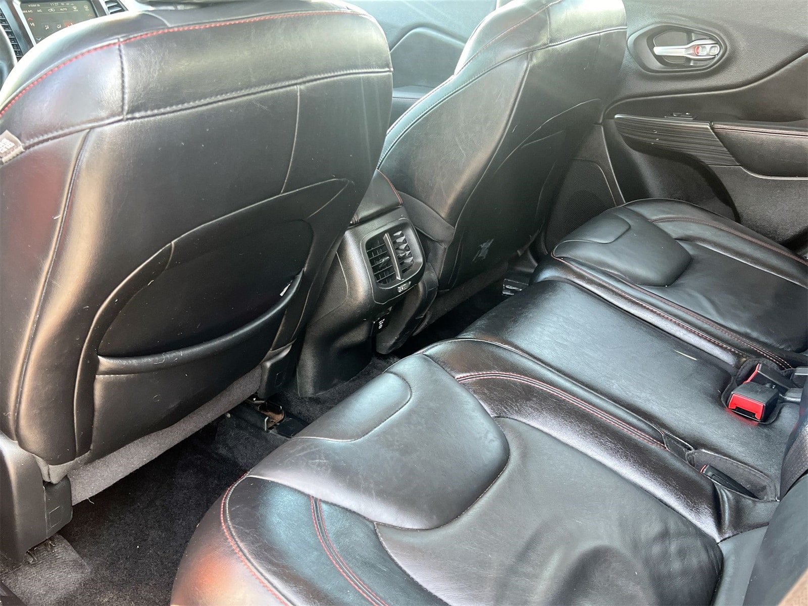 Thumbnail: 2015 Jeep Cherokee - 18