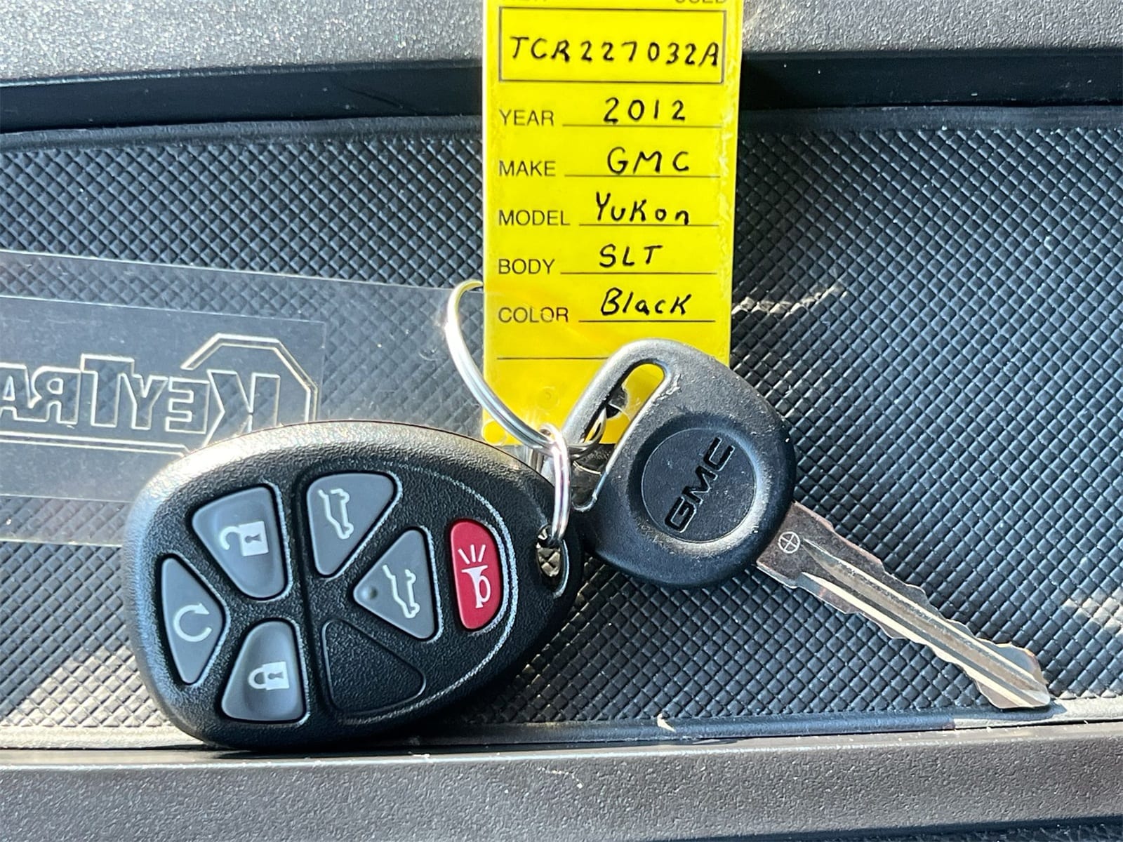 Thumbnail: 2012 GMC Yukon - 34