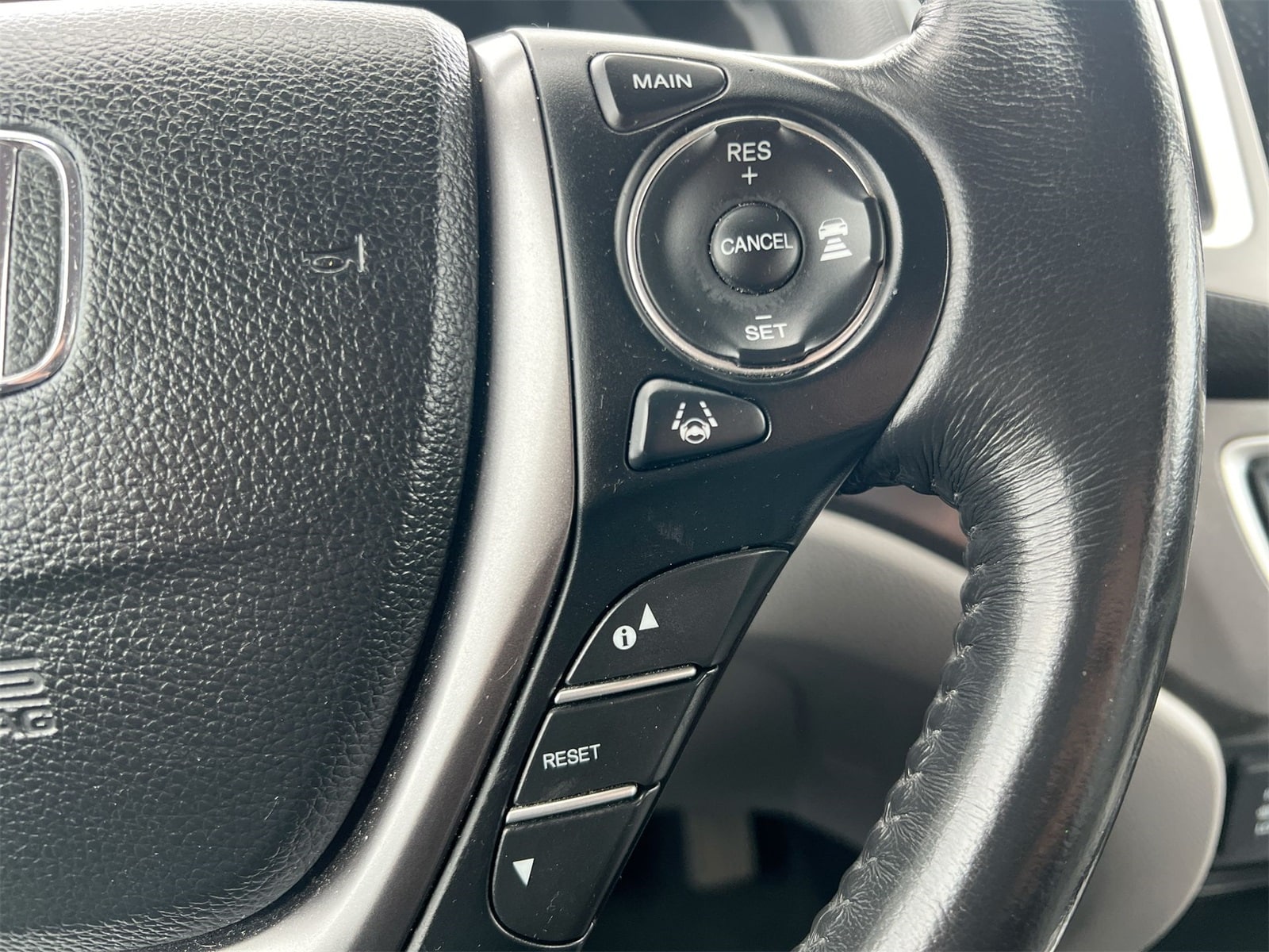 Thumbnail: 2018 Honda Pilot - 25