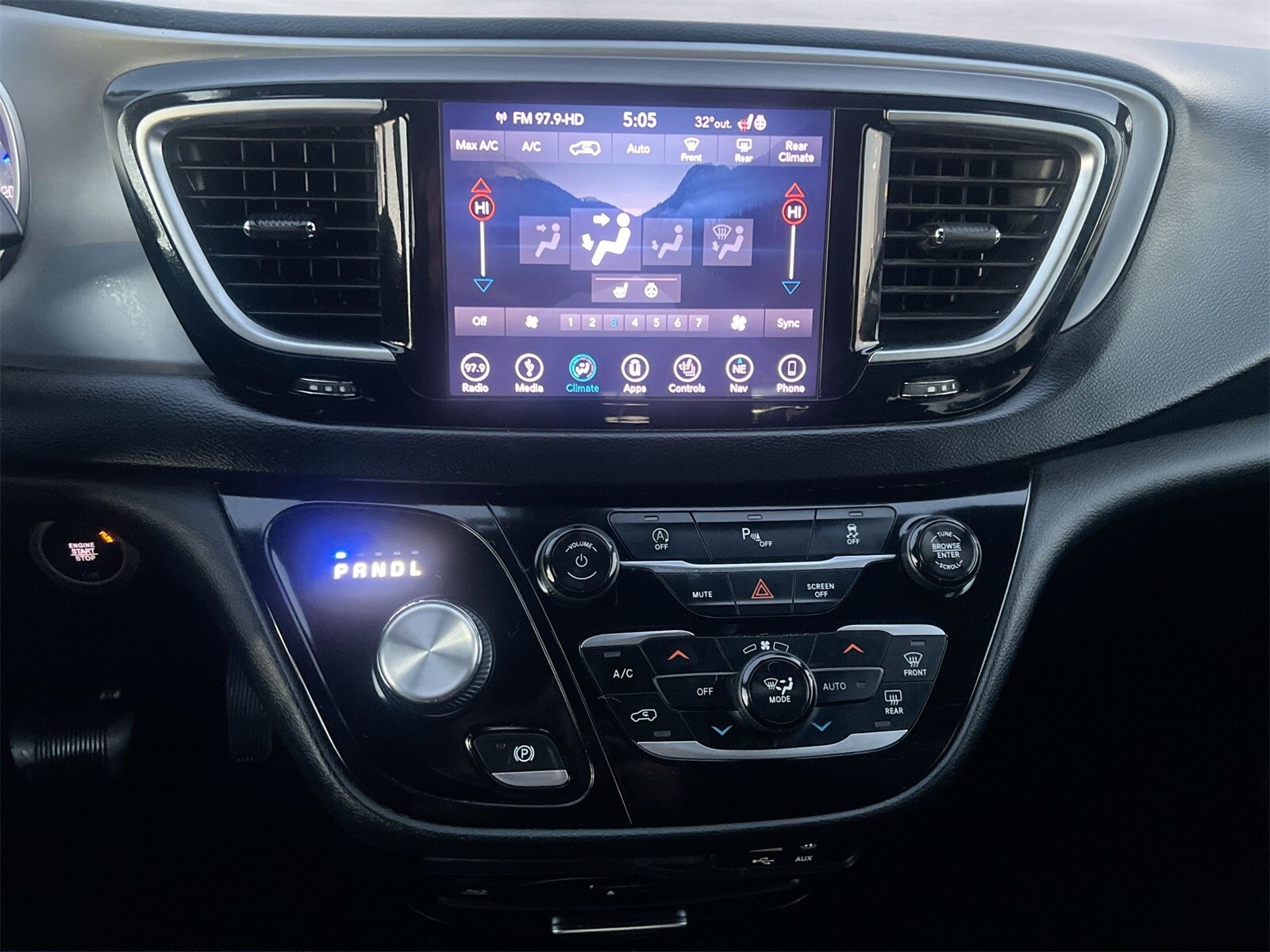 Thumbnail: 2018 Chrysler Pacifica - 27