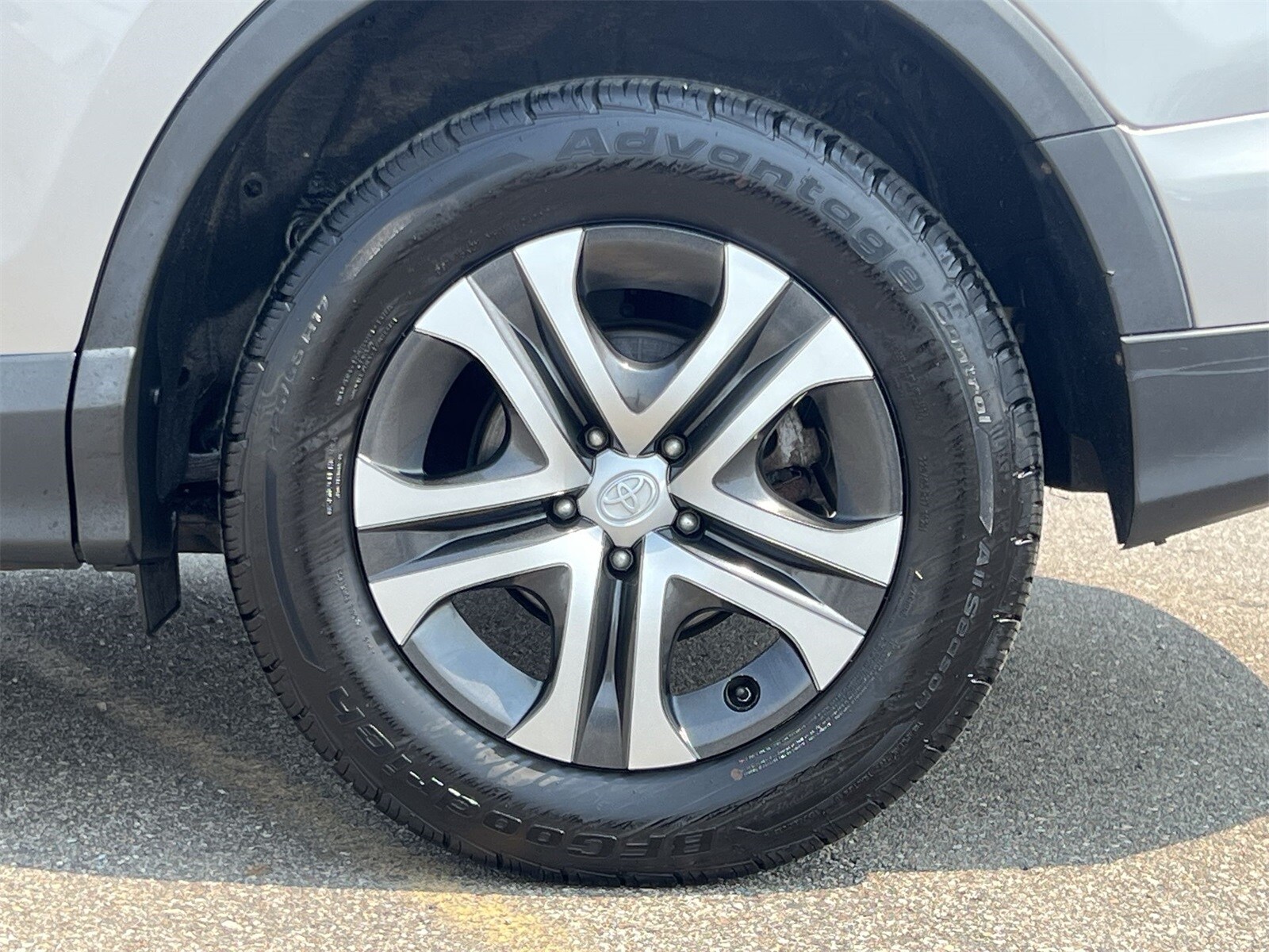 Thumbnail: 2017 Toyota RAV4 - 14