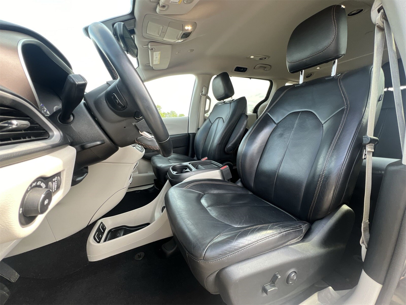 Thumbnail: 2018 Chrysler Pacifica - 17