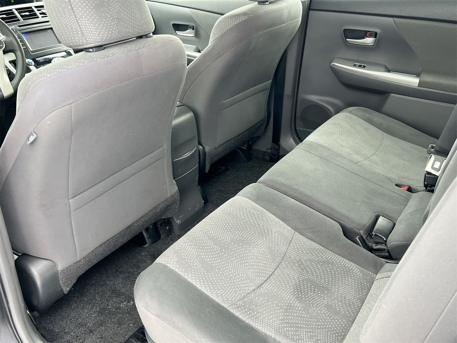 Thumbnail: 2014 Toyota Prius v - 18