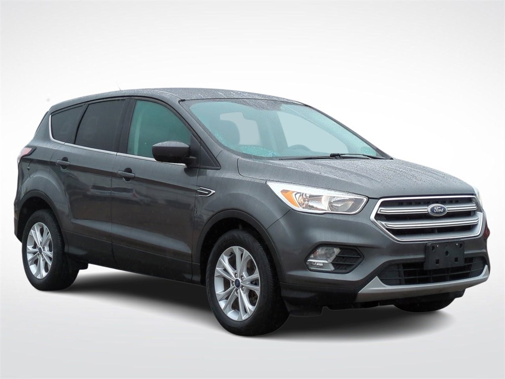 Used 2017 Ford Escape SE with VIN 1FMCU9GD4HUC12933 for sale in Troy, MI