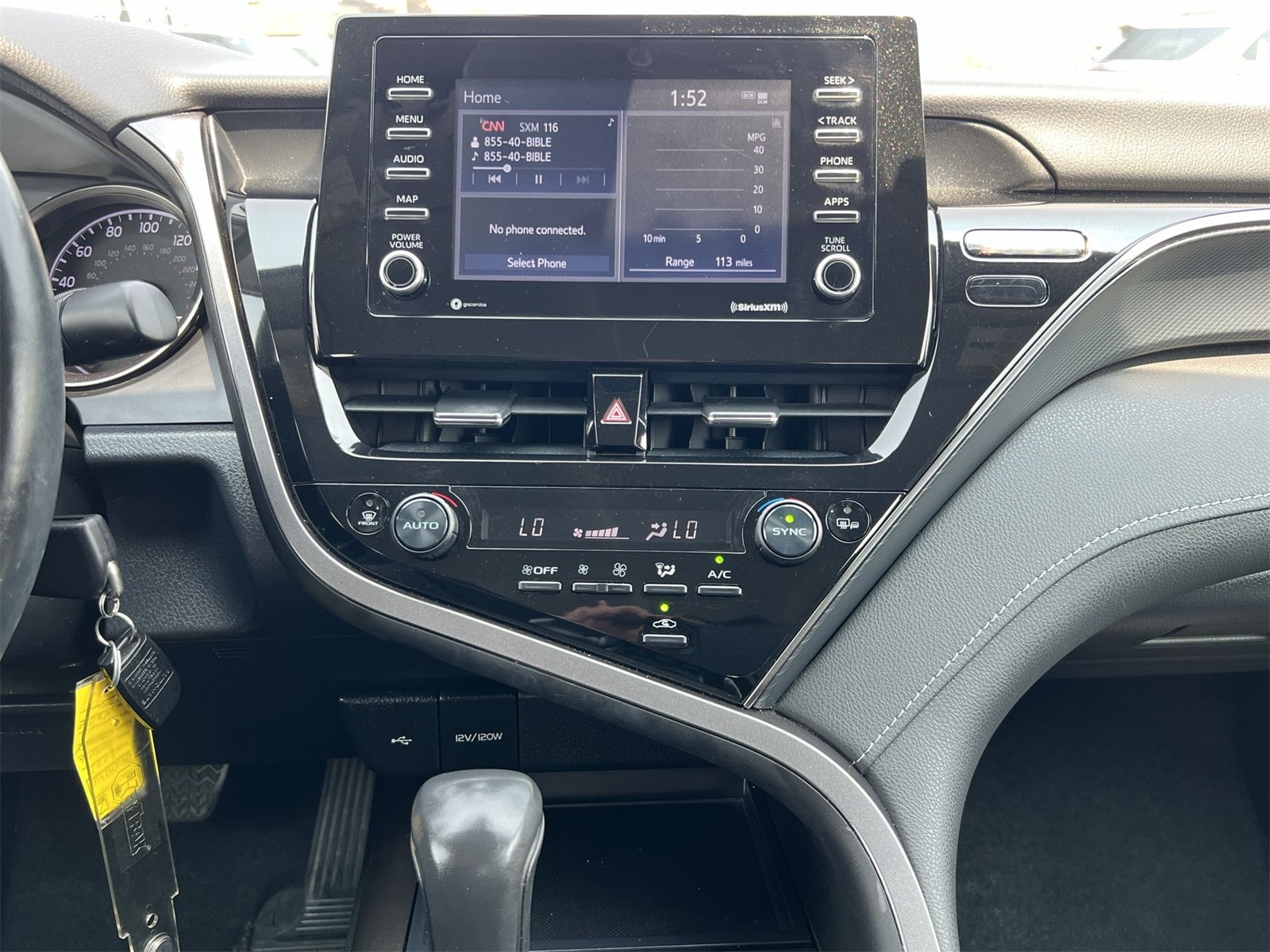 2022 Toyota Camry SE 28