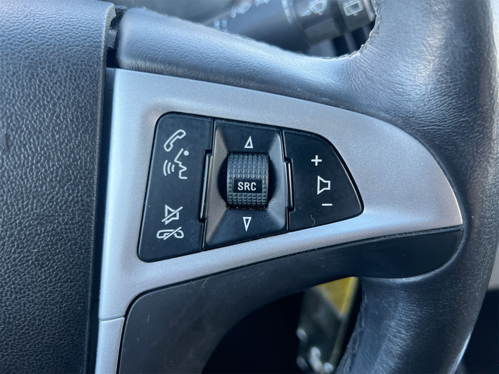 Thumbnail: 2011 Chevrolet Equinox - 24