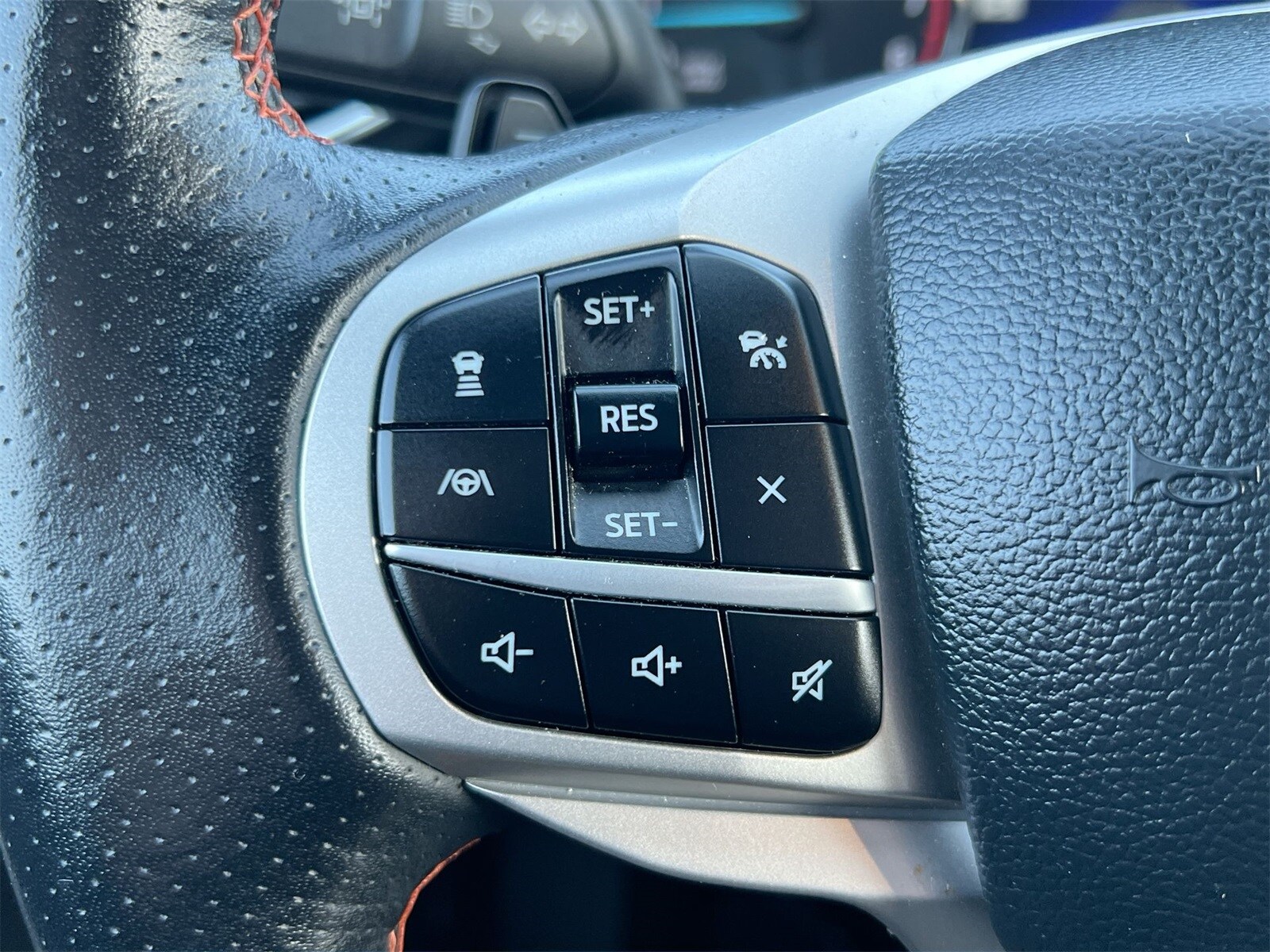 Thumbnail: 2022 Ford Explorer - 24