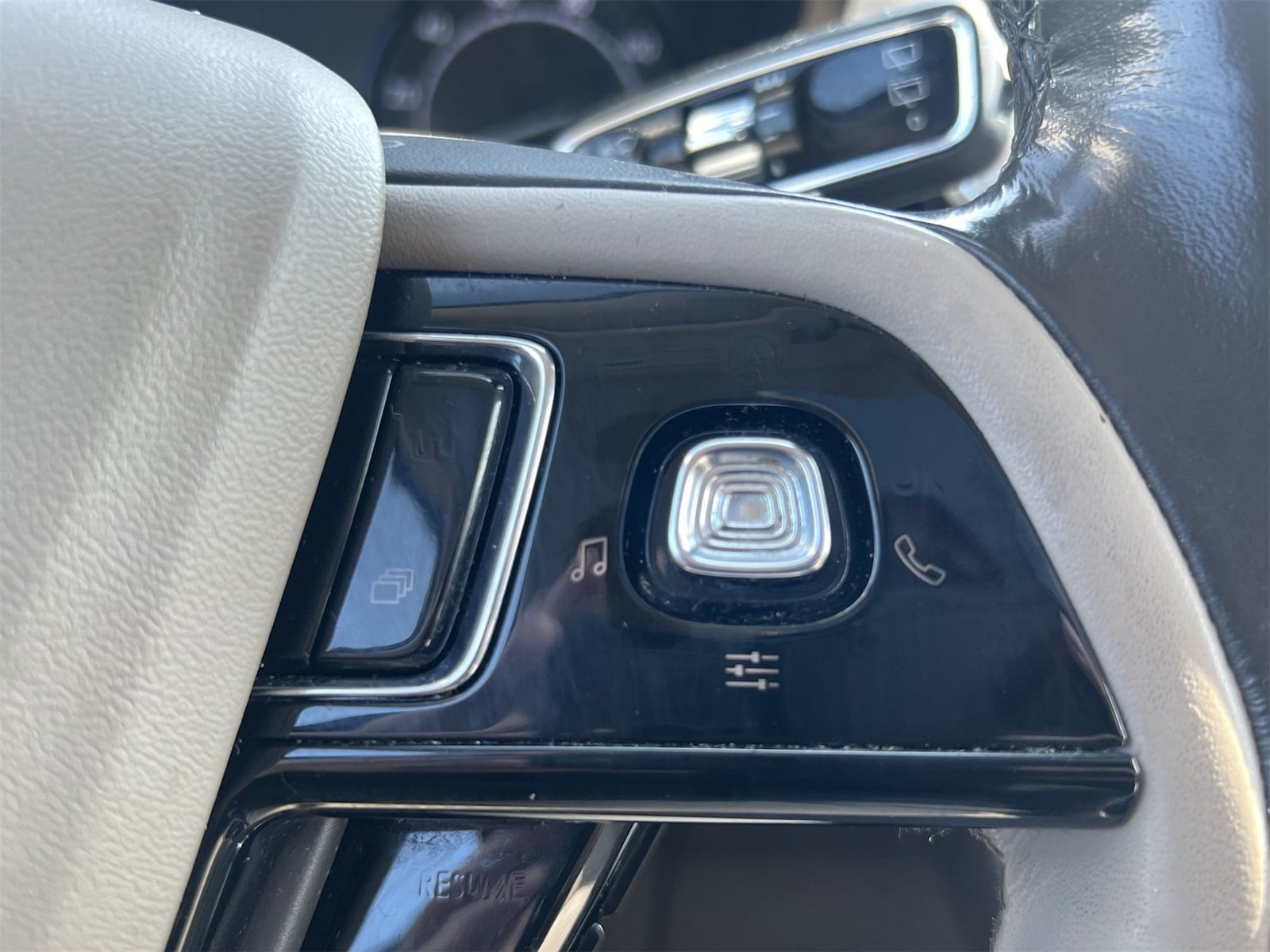 Thumbnail: 2022 Lincoln Corsair - 25