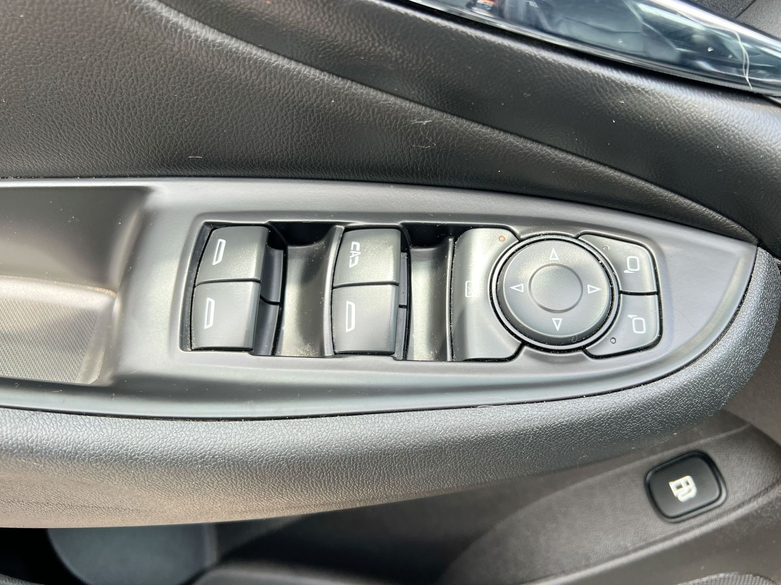 Thumbnail: 2019 Chevrolet Volt - 17