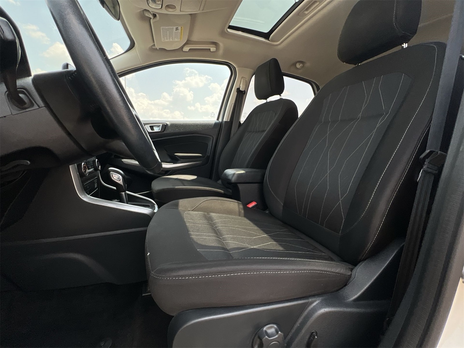 2018 Ford EcoSport SE 17