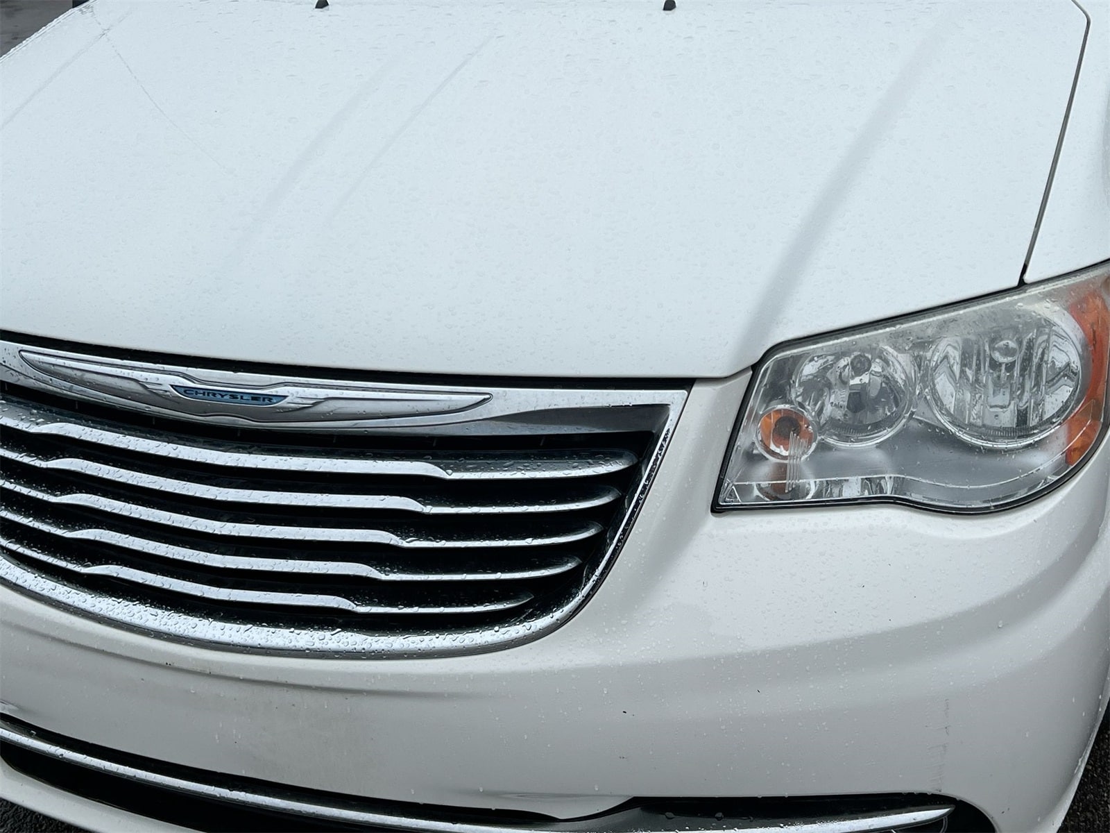 Thumbnail: 2013 Chrysler Town & Country - 11