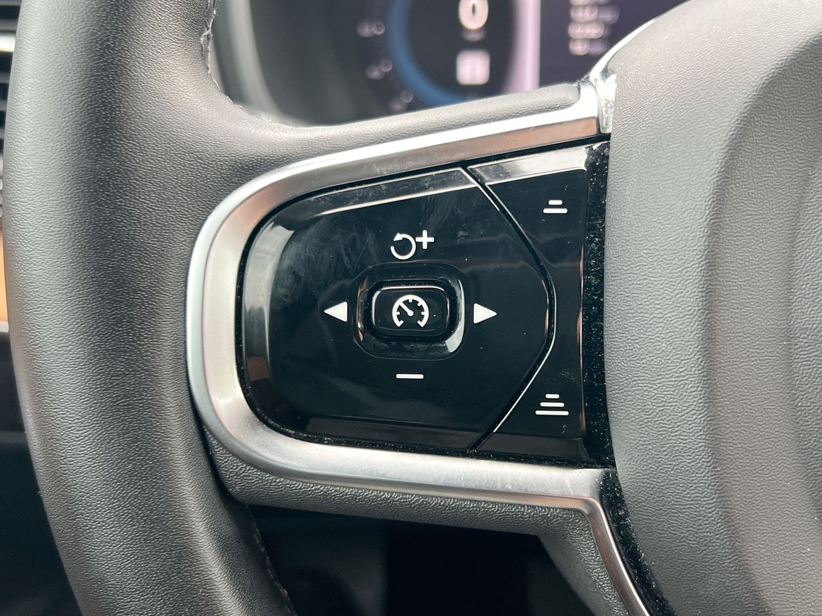 Thumbnail: 2023 Volvo XC90 - 22