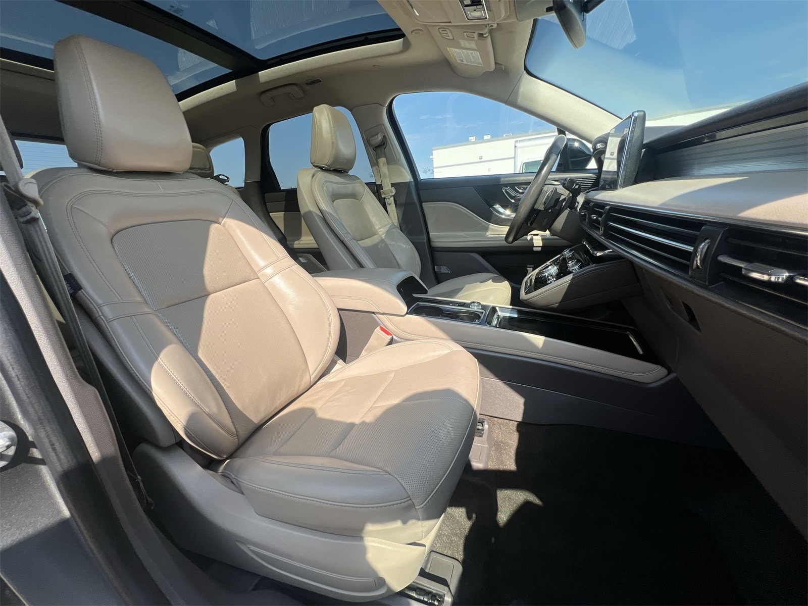 Thumbnail: 2022 Lincoln Corsair - 22