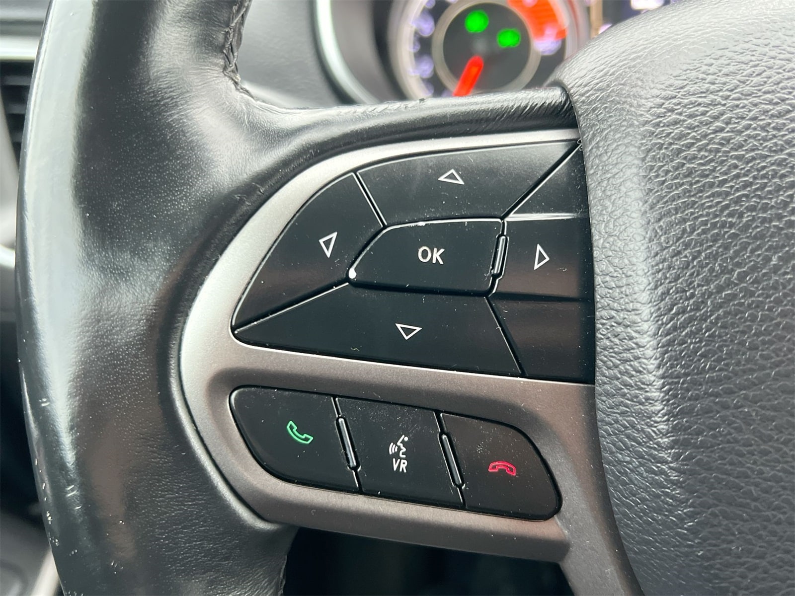 Thumbnail: 2019 Jeep Cherokee - 24