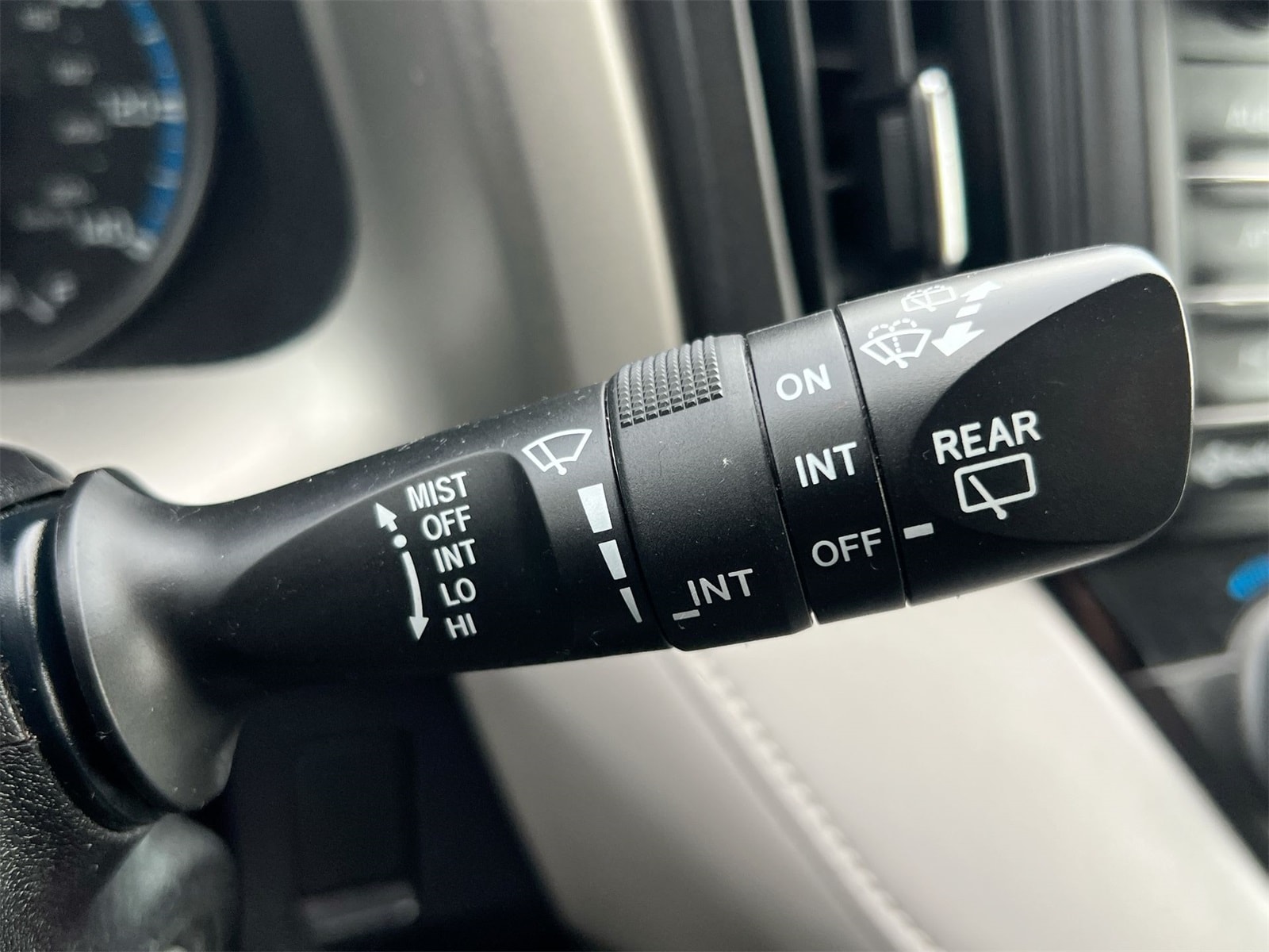 Thumbnail: 2017 Toyota RAV4 - 25