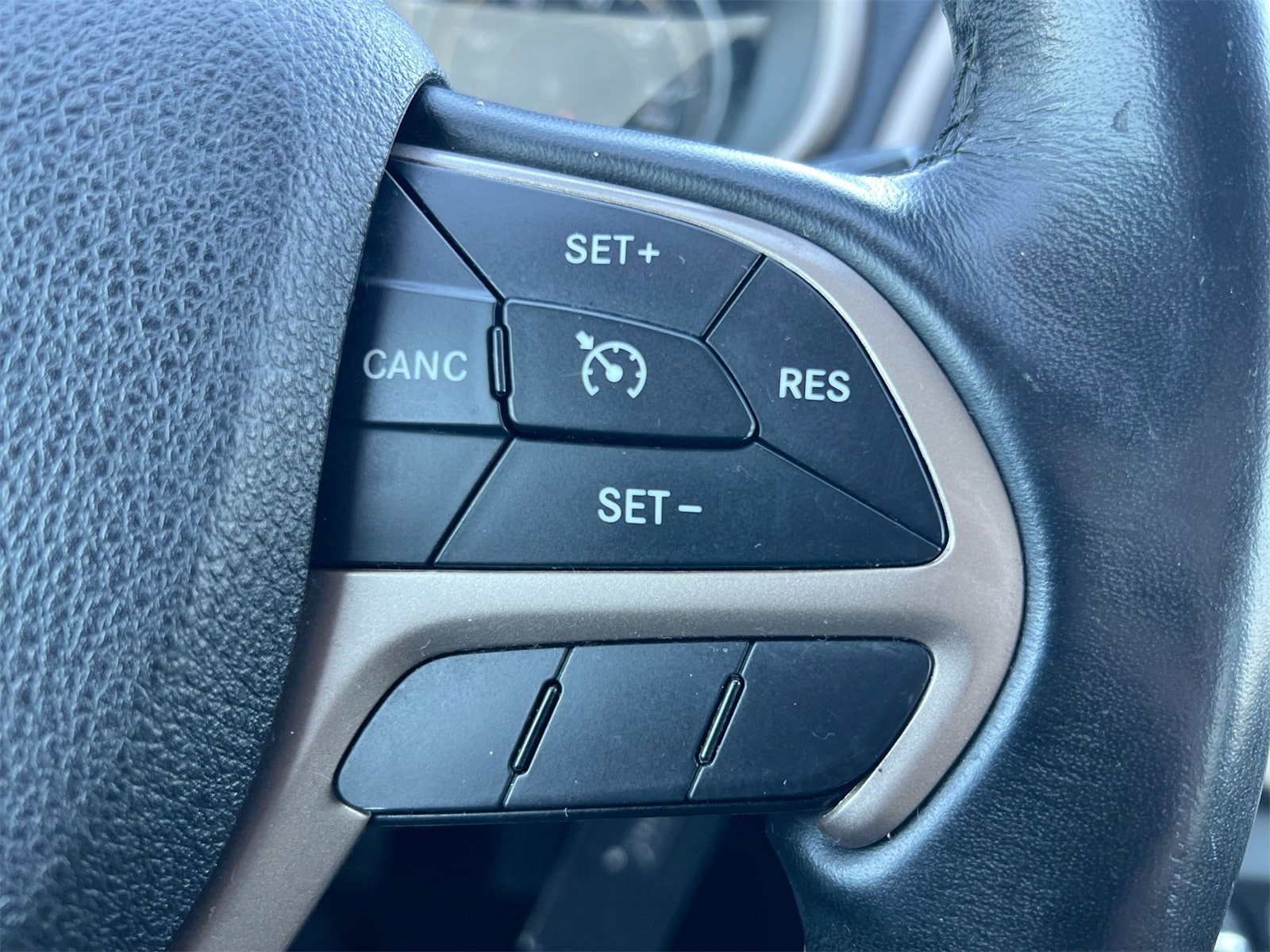 Thumbnail: 2016 Jeep Cherokee - 24