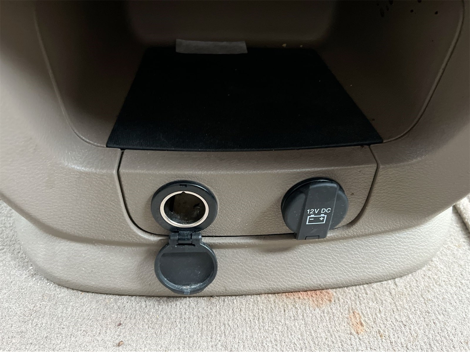 Thumbnail: 2013 Chrysler Town & Country - 30