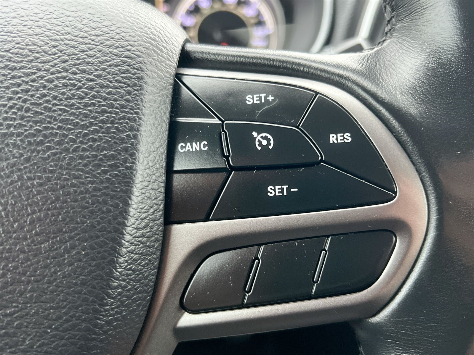 Thumbnail: 2019 Jeep Cherokee - 25