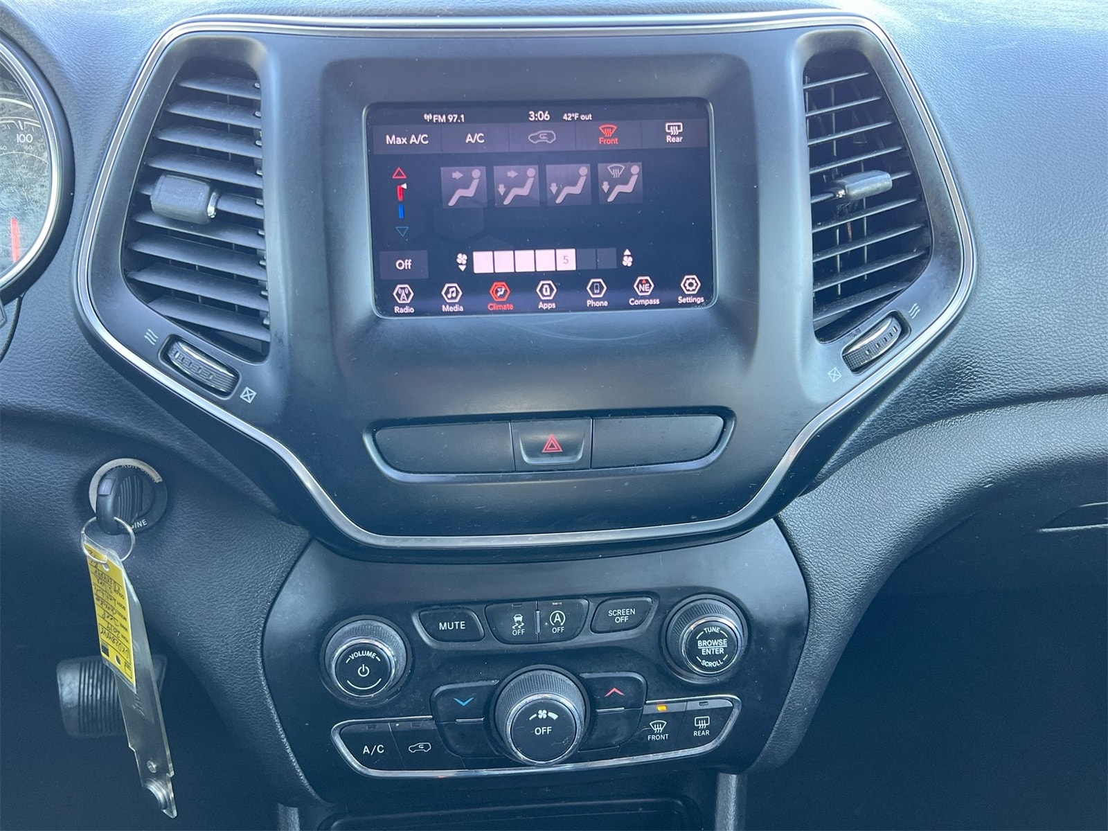 Thumbnail: 2019 Jeep Cherokee - 27