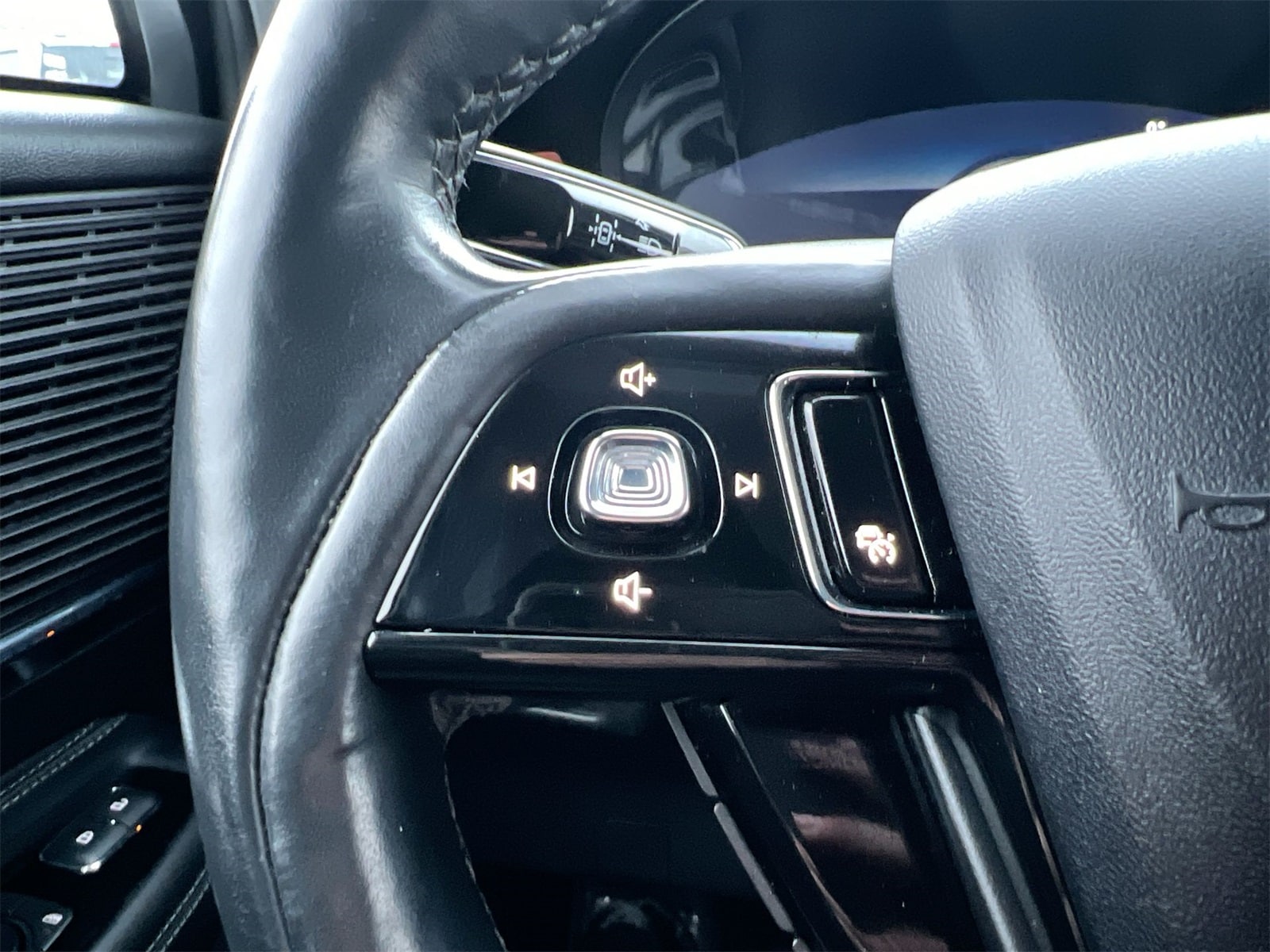 Thumbnail: 2022 Lincoln Corsair - 23