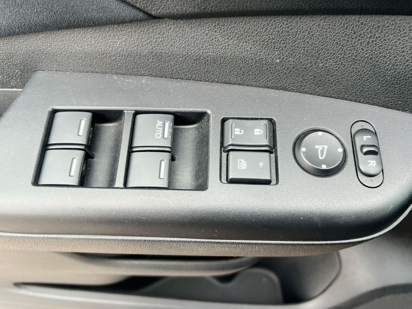 Thumbnail: 2012 Honda CR-V - 17