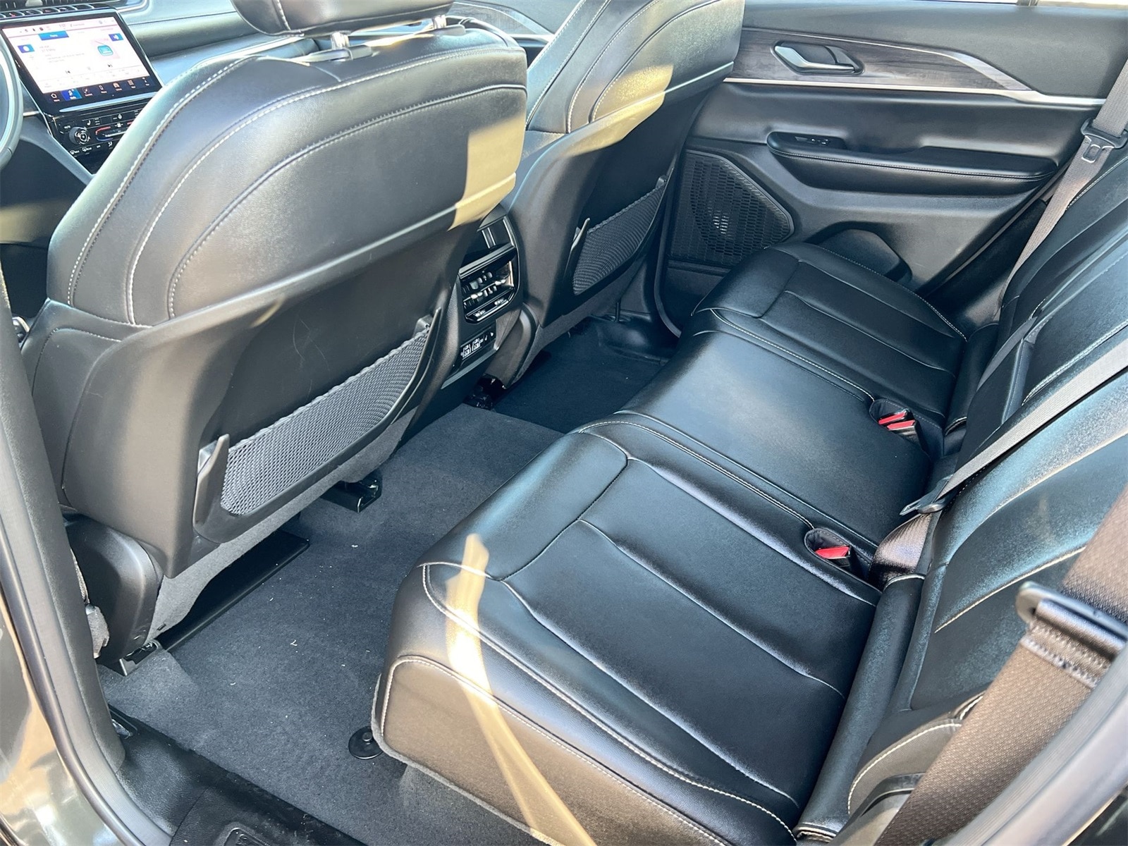 Thumbnail: 2024 Jeep Grand Cherokee - 18