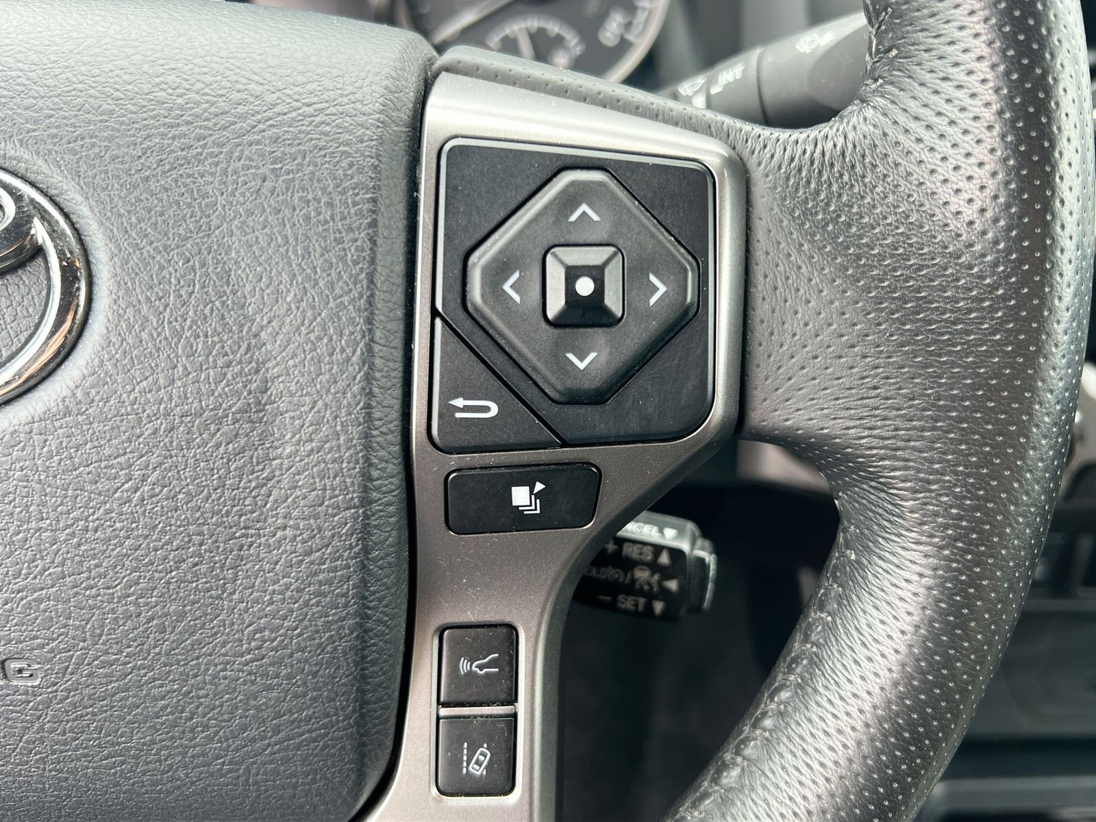 Thumbnail: 2019 Toyota Tacoma - 24