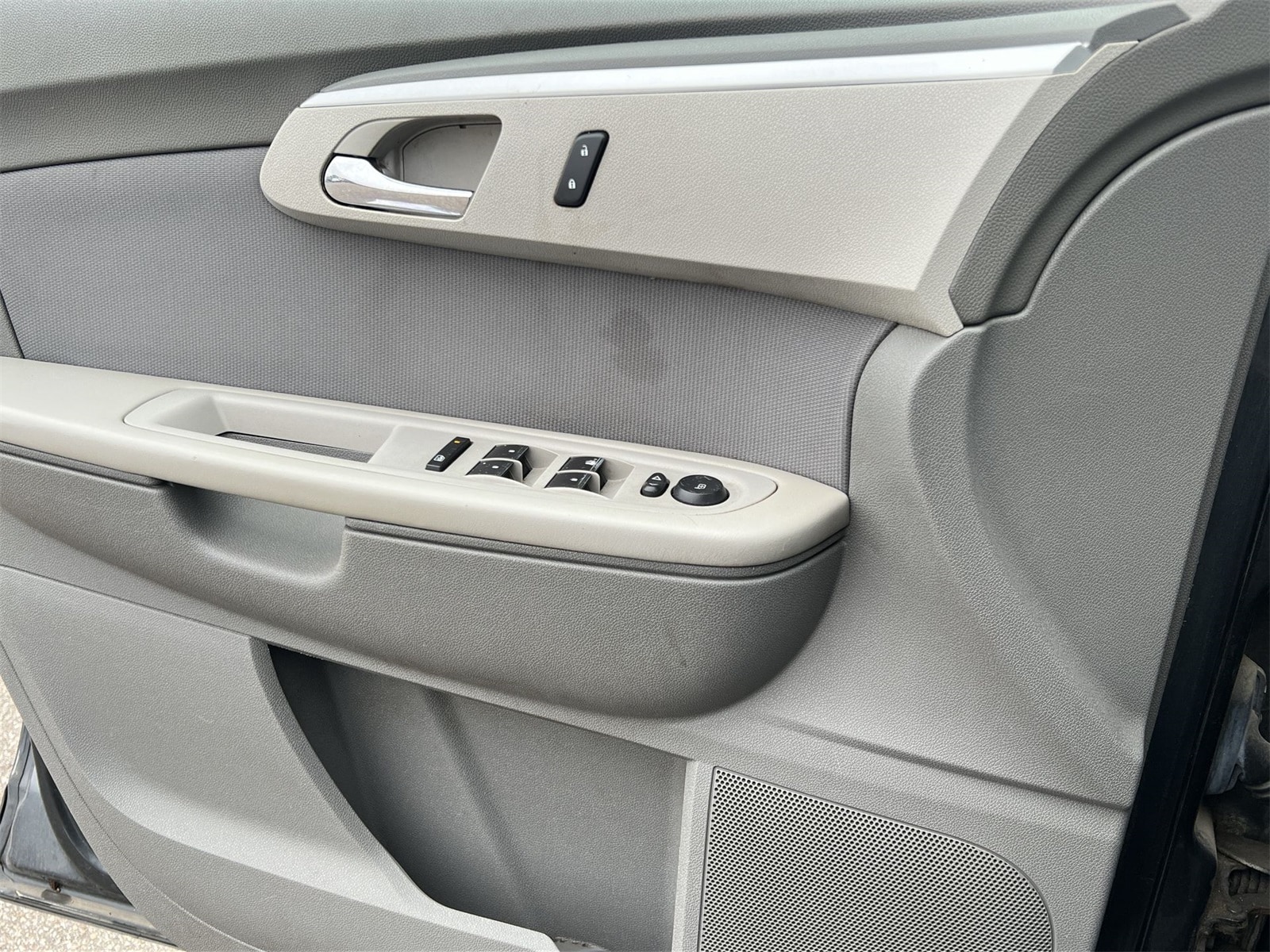 Thumbnail: 2011 Chevrolet Traverse - 28