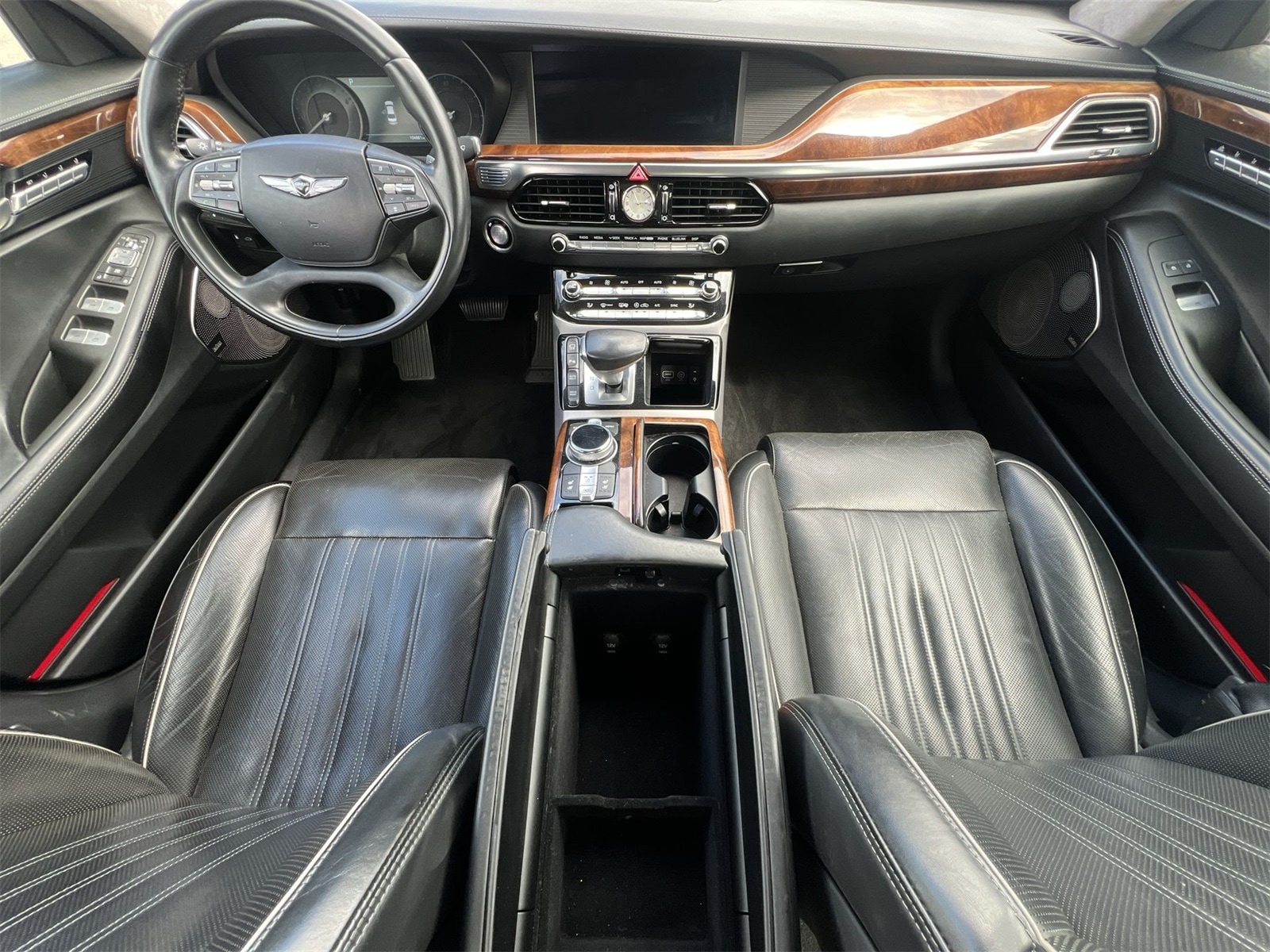 Thumbnail: 2017 Genesis G90 - 16