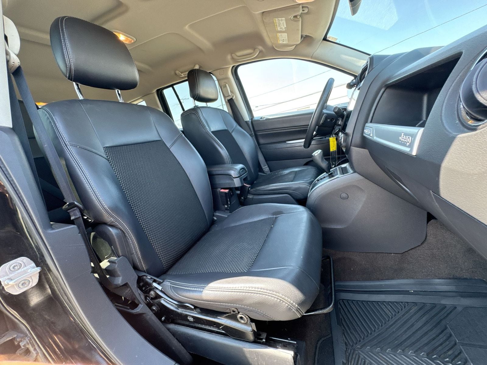 Thumbnail: 2014 Jeep Compass - 21