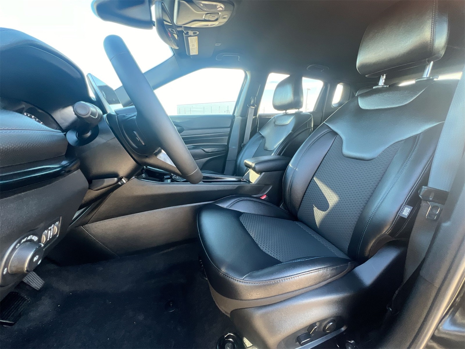 Thumbnail: 2025 Jeep Compass - 17