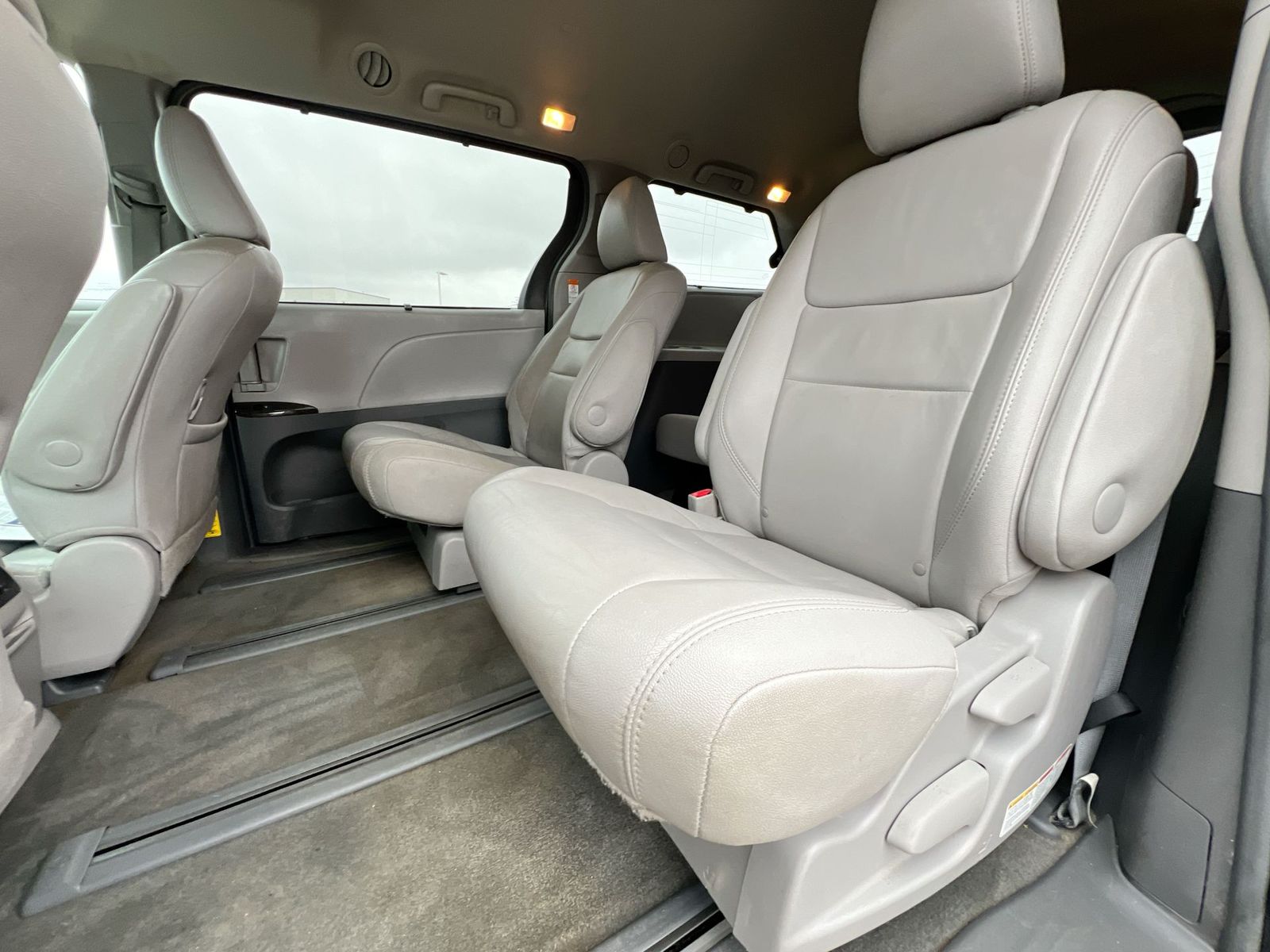 Thumbnail: 2015 Toyota Sienna - 19